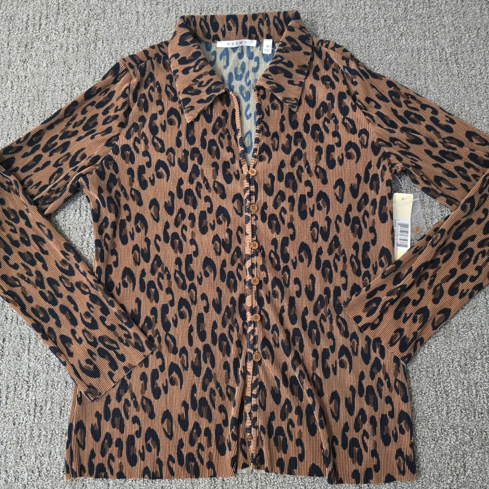 Cyrus NWT Leopard Print Pleated Button Front Top Size‎ Medium